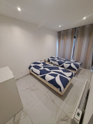 2 bedrooms, iron/ironing board, travel cot, free WiFi