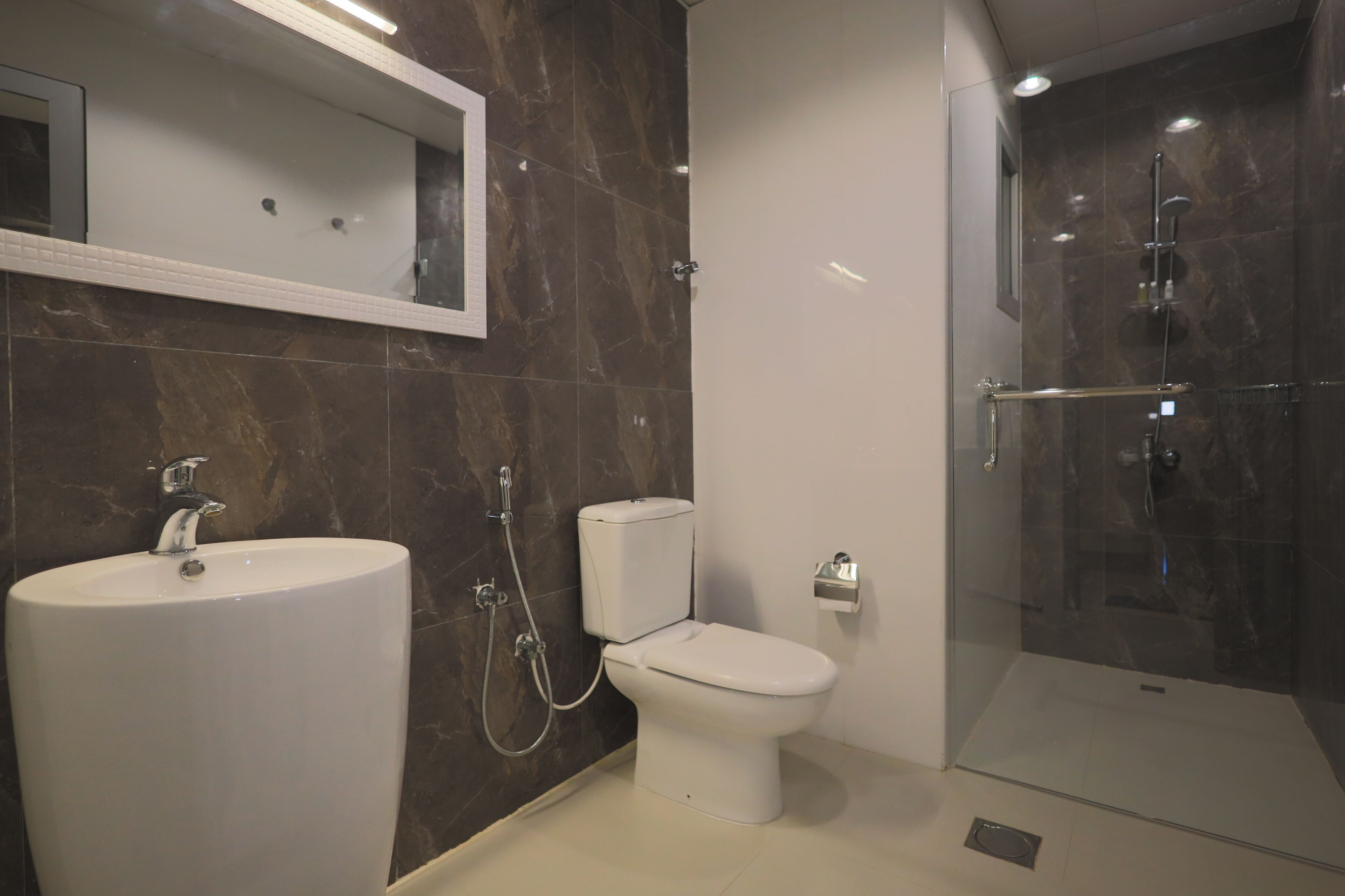 Towels, soap, shampoo, toilet paper