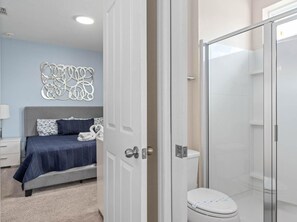 9 chambres, fer et planche à repasser, Wi-Fi, draps fournis