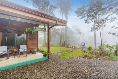 Toucan's Nest-Pura Vidaville: Steps from Rio Celeste Waterfall & Nat'l Park