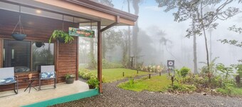 Toucan's Nest-Pura Vidaville: Steps from Rio Celeste Waterfall & Nat'l Park