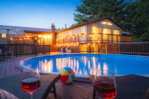 NRG Entertainment Retreat - Swimming Pool - Rock Climbing - Gameroom - Theater