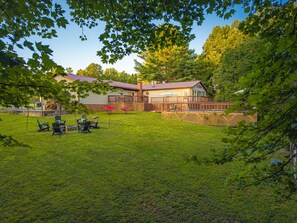 Outdoor dining - NRG Entertainment Retreat - Rock Climbing - Gameroom - Theater Discounted! (Fayetteville)