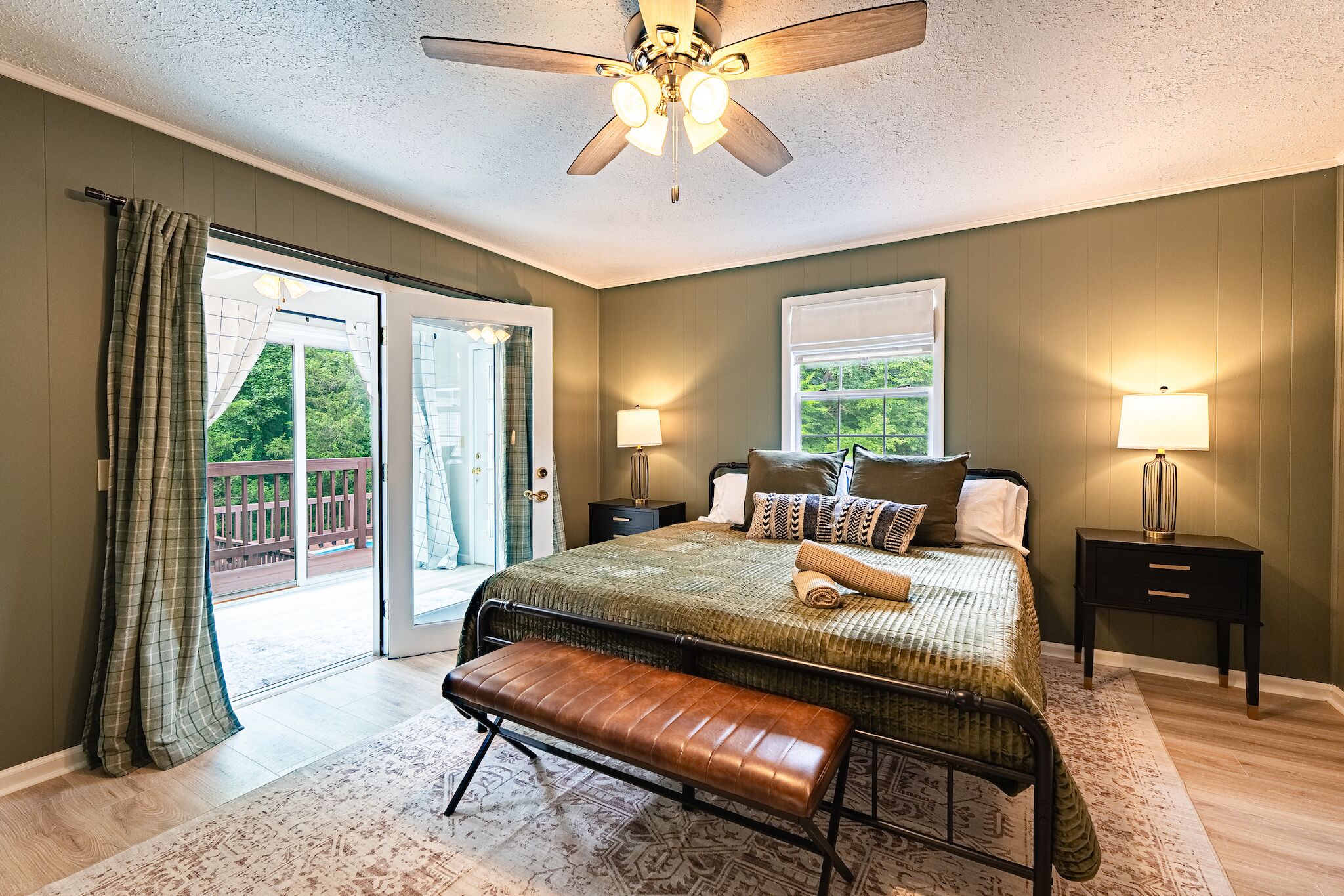 5 室のベッドルーム、デスク、アイロン / アイロン台、WiFi (無料)