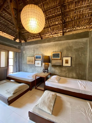 1 bedroom, free WiFi, bed sheets - Beachfront Cottage Room #3 Shared Bathroom (Caba)