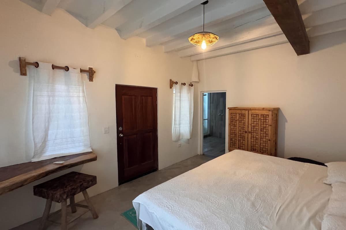 Comfort Room, Garden View