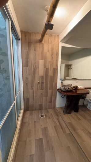 Comfort Room, Garden View | Bathroom