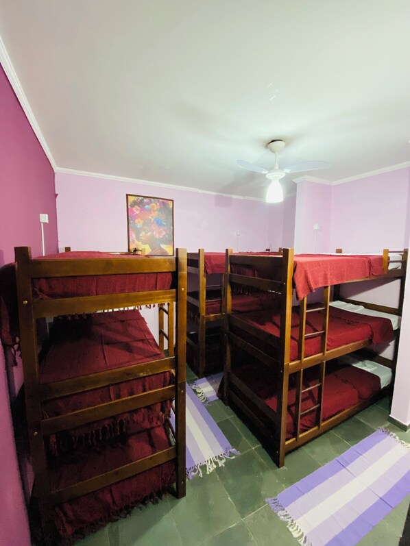 Camera Economy, letti multipli, bagno privato | Biancheria da letto ipoallergenica, Wi-Fi gratuito