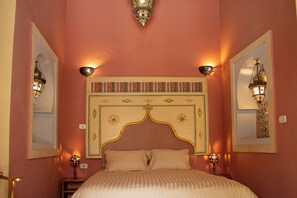 6 bedrooms, WiFi, bed sheets - Dar Shams, a restored aristocratic Riad in the heart of Sousse's Medina (Sousse)