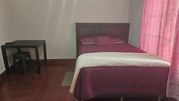 1 habitación, acceso a internet y ropa de cama