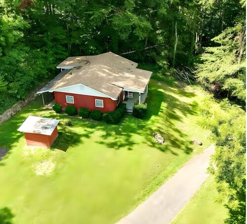 Secluded Smoky Mountain 2BR near Blue Ridge Parkway. Covered motorcycle parking