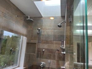 Shower, jetted tub, hair dryer, towels