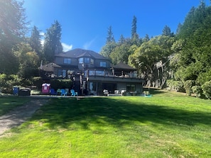 Exterior -  4bedroom house with large yard on the water, 2 decks, hot tub. Animals welcome. (Kenmore)