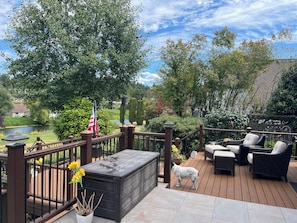 Terrace/patio -  4bedroom house with large yard on the water, 2 decks, hot tub. Animals welcome. (Kenmore)