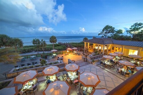 Walk to Beach, Salty Dog, Pool - Sea Pines Villa