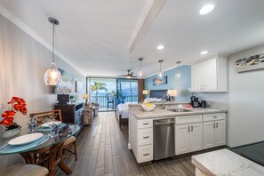 Studio | Internet - Lahaina Shores 215 in Lahaina (Lahaina)