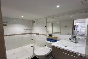 Towels, toilet paper - Apartment in Cali Colombia located in one of the best areas of Cali, (Cali)