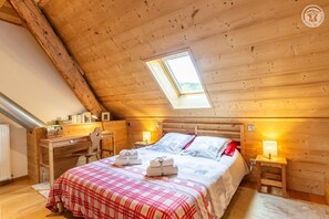 2 bedrooms, iron/ironing board, travel crib, free WiFi