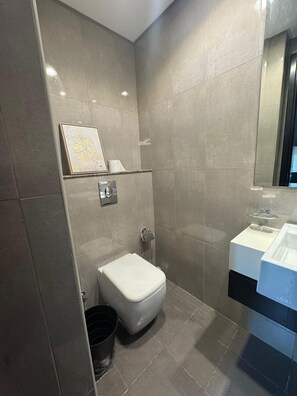 Bathroom - 1BHK.Business Bay.Near Metro.Canal View (Dubai)
