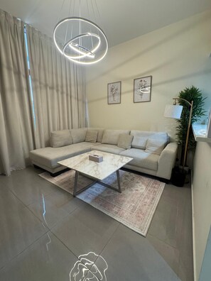 Living area - 1BHK.Business Bay.Near Metro.Canal View (Dubai)