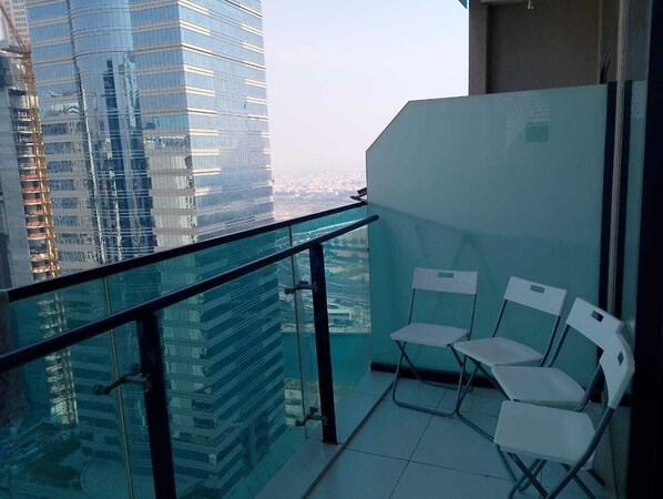 Terrace/patio - 1BHK.Business Bay.Near Metro.Canal View (Dubai)