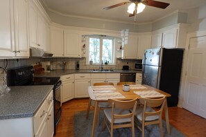 Fridge, microwave, oven, stovetop - Historic Salem 1 Bedroom Apartment + Office & Walk to Downtown (Salem)