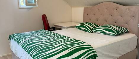 4 quartos, ferros/tábuas de passar roupa, Wi-Fi, roupa de cama