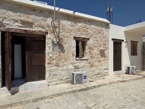 Exterior - Cozy Stone House With 1 Bedroom (Marathounta)
