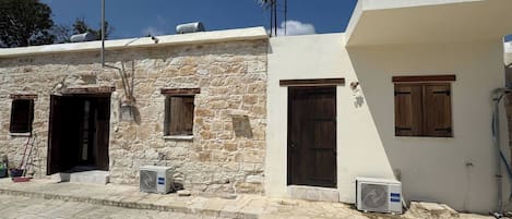Apartment, 1 Bedroom, Smoking | Exterior
