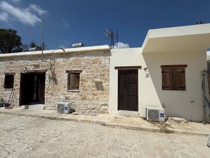 Apartment, 1 Bedroom, Smoking | Exterior