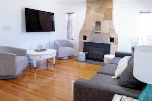 TV, fireplace