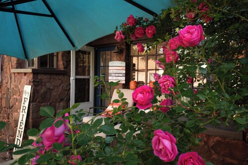 Charming 2-bedroom house, Downtown Flagstaff with AC