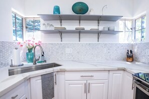 Microondas, horno y parrilla de estufa