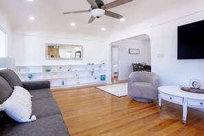 Télévision, cheminée