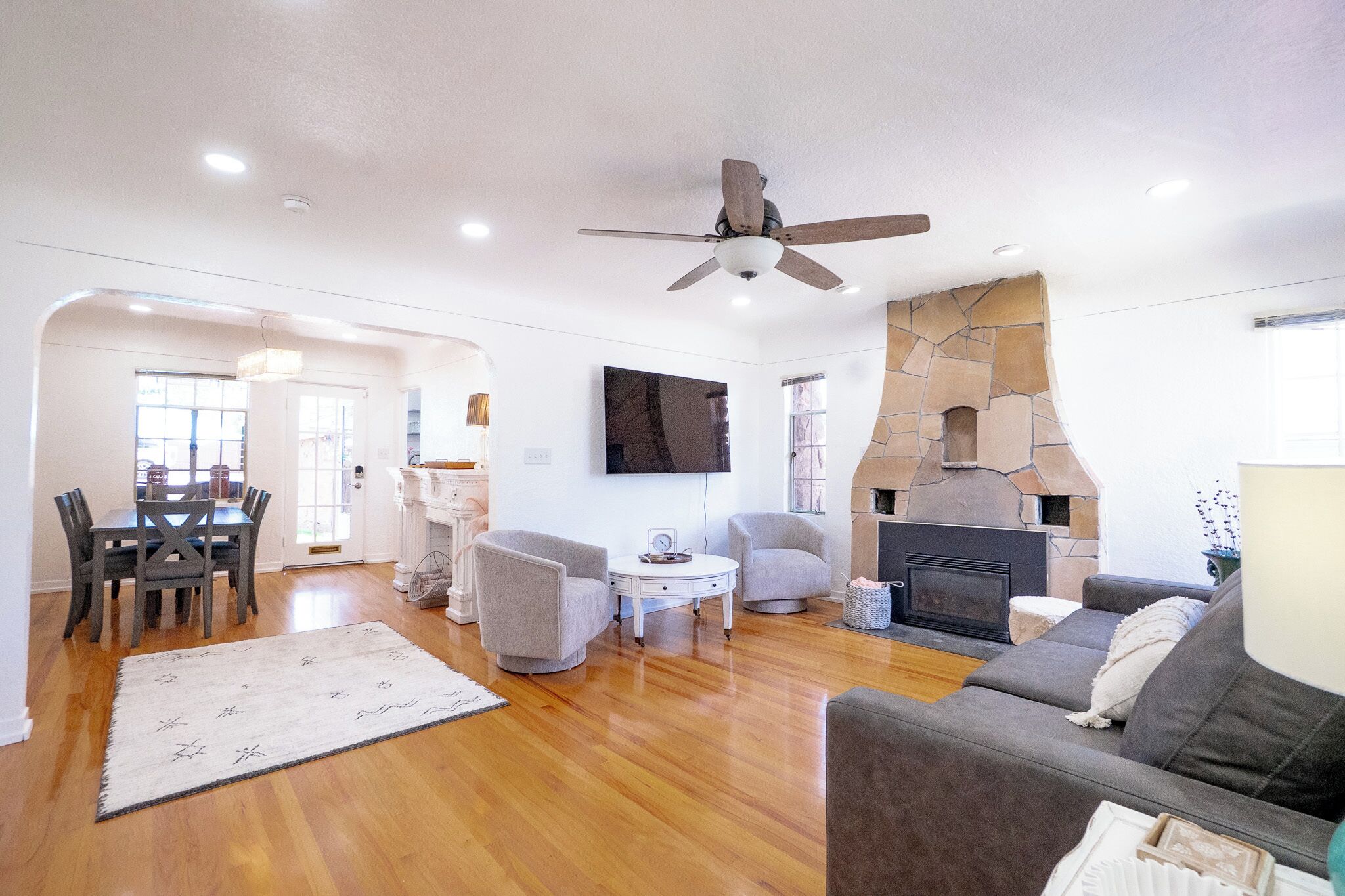 TV, fireplace