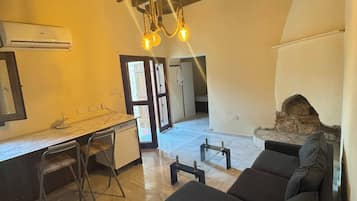 Apartment, 1 Bedroom, Smoking | Living area