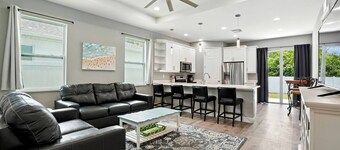 Entire New Home w/1 King, 3 Queen beds and Fenced backyard