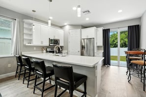 Micro-ondes, four, plaque de cuisson, lave-vaisselle