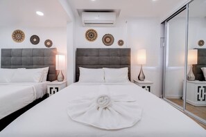 2 bedrooms, in-room safe, desk, iron/ironing board