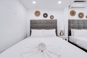 2 bedrooms, in-room safe, desk, iron/ironing board