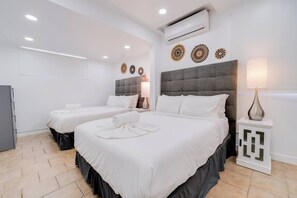 2 chambres, coffres-forts dans les chambres, bureau