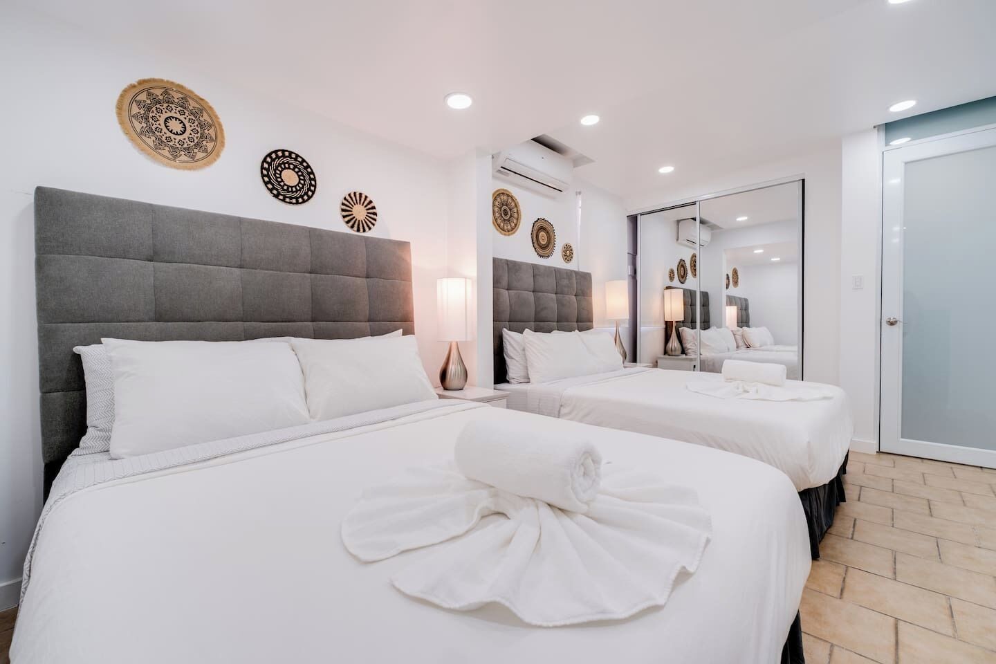 2 bedrooms, in-room safe, desk, iron/ironing board