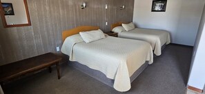 Quarto quádruplo | Wi-Fi de cortesia, roupa de cama