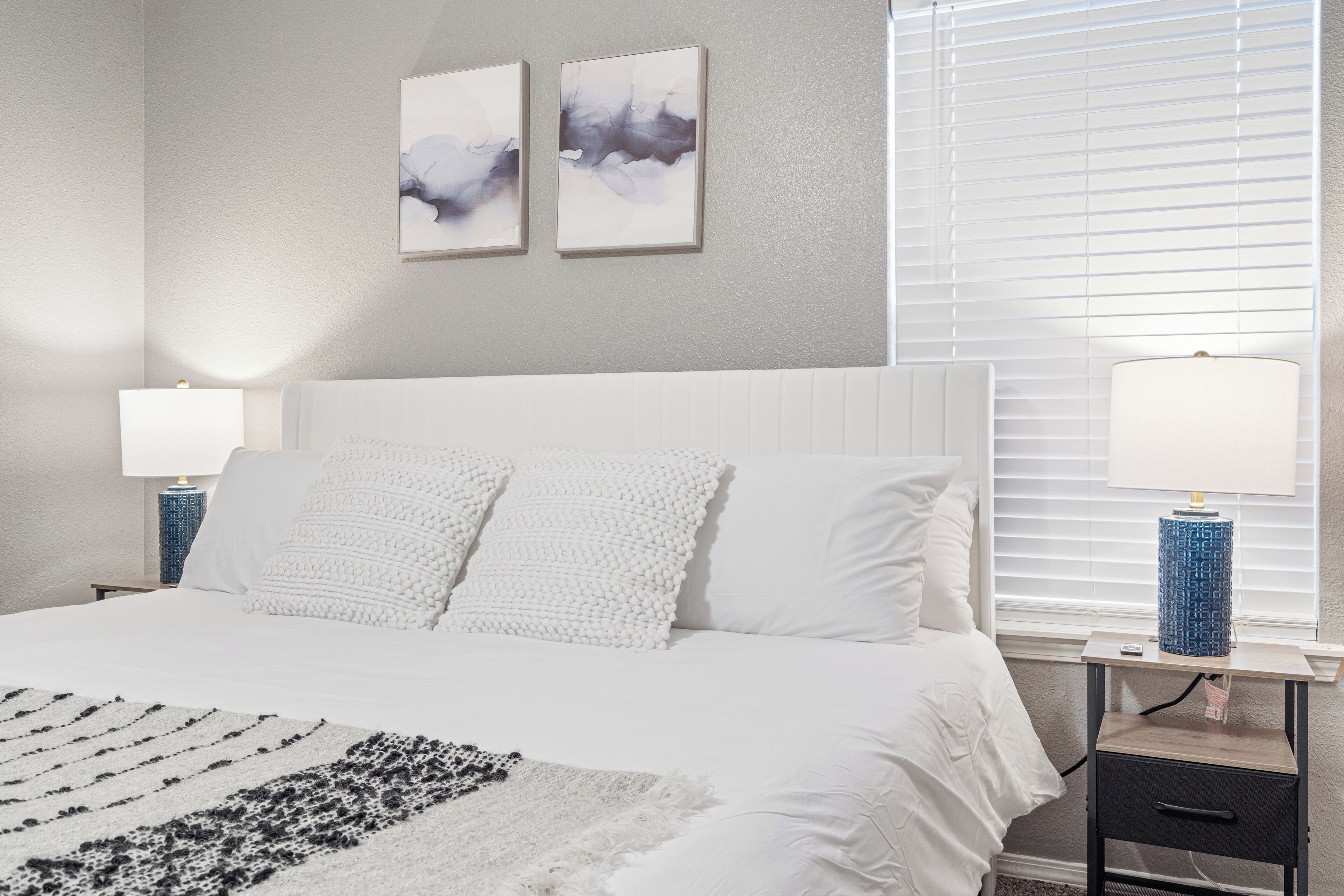 4 sovrum, skrivbord, strykjärn/strykbräda och resesäng