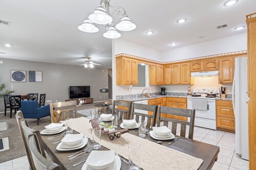 Spacious Bentonville Stay for 12 – Perfect for Bikes, Hikes & Family Fun