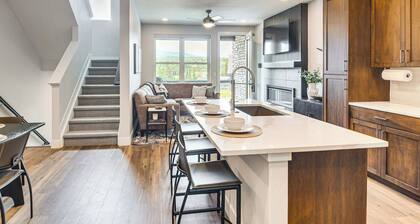 Brand-New Townhome w/ Hot Tub, 4 Mi to Winter Park