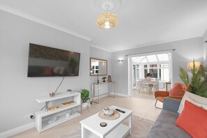 Family House, Patio | Living area | 42-inch Smart TV with satellite channels, Netflix, streaming services - Keel Drive Modern 3 Bedroom Home (Slough)