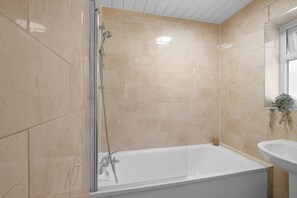 Maison familiale, patio | Salle de bain