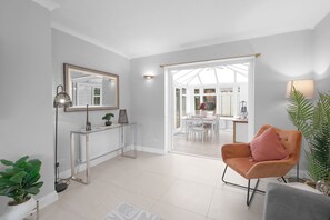 Interior - Keel Drive Modern 3 Bedroom Home (Slough)