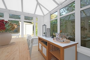 Interior - Keel Drive Modern 3 Bedroom Home (Slough)
